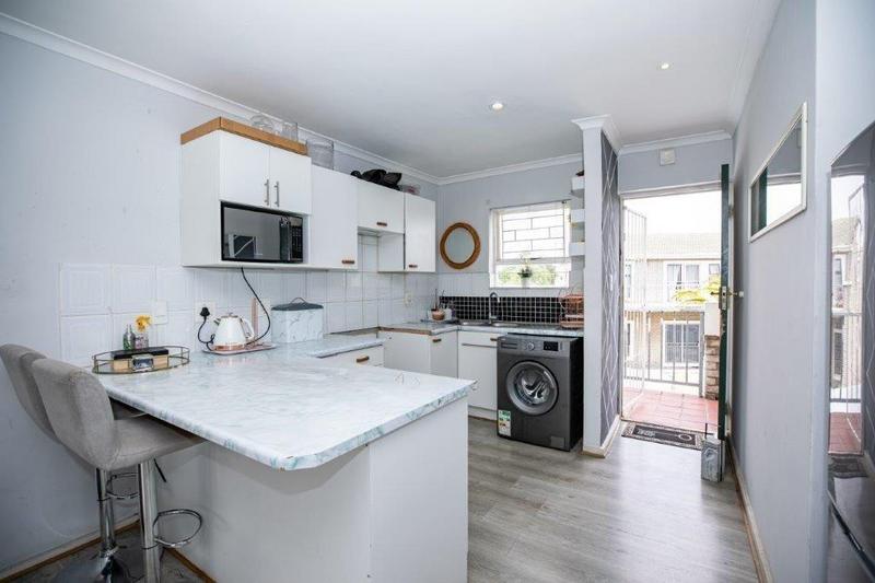 2 Bedroom Property for Sale in Oakglen Western Cape